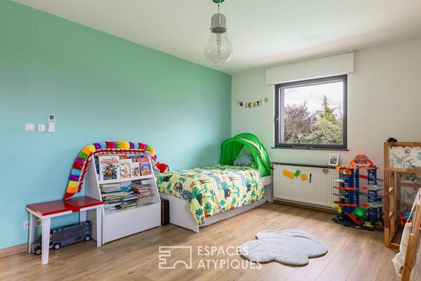 Maison d’architecte aux lignes élégantes avec piscine et jardin