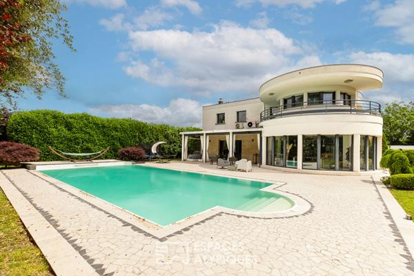 Maison d’architecte aux lignes élégantes avec piscine et jardin