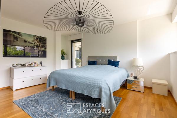 Maison d’architecte aux lignes élégantes avec piscine et jardin