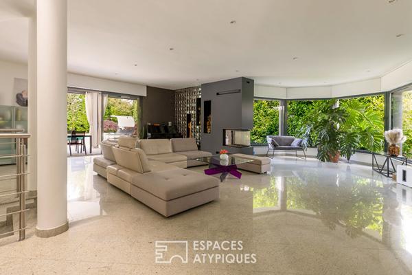 Maison d’architecte aux lignes élégantes avec piscine et jardin