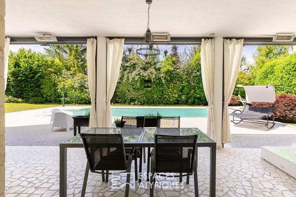 Maison d’architecte aux lignes élégantes avec piscine et jardin