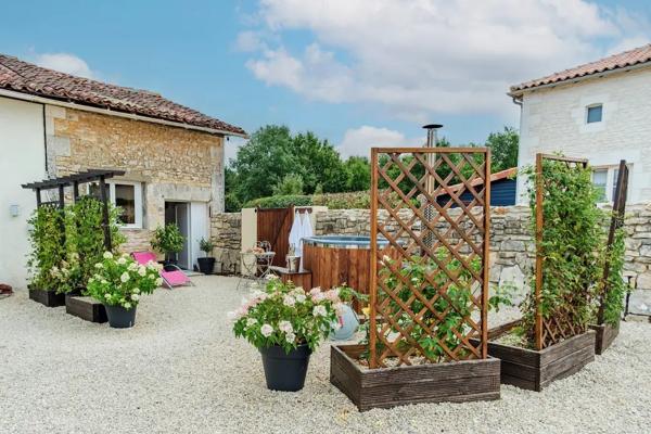 Renovated Farmhouse gite & gite and studio