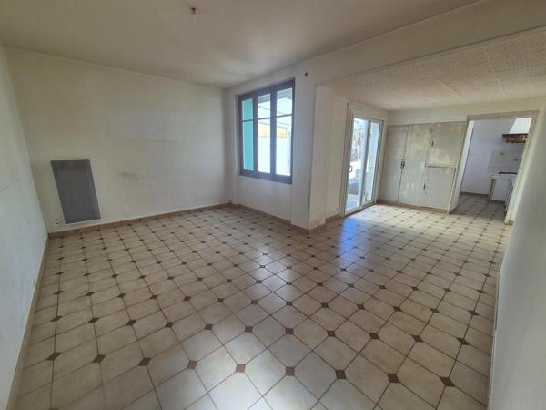 Maison de plain-pied 2 chambres 1 garage 1 jardin proche des commerces