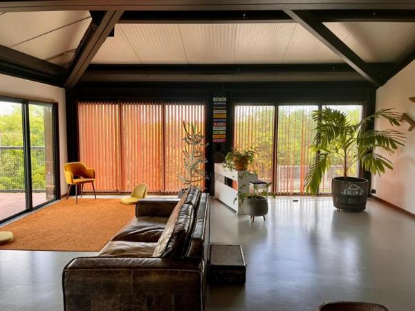 Domaine de 1 villa F6 + 2 bungalows indépendants + piscine + vue mer au Marin