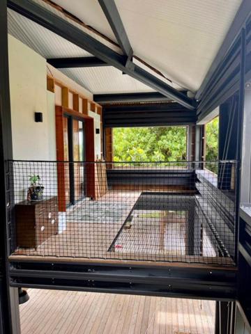 Domaine de 1 villa F6 + 2 bungalows indépendants + piscine + vue mer au Marin