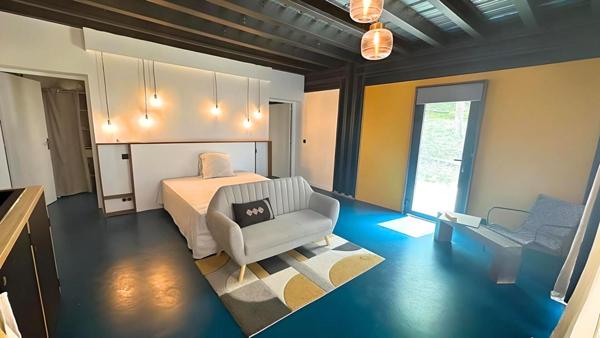 Domaine de 1 villa F6 + 2 bungalows indépendants + piscine + vue mer au Marin