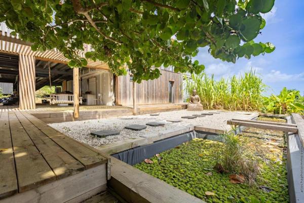 Domaine de 1 villa F6 + 2 bungalows indépendants + piscine + vue mer au Marin