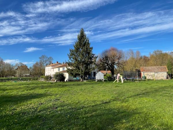Five-bedroom longère-style house with garages, large plot of