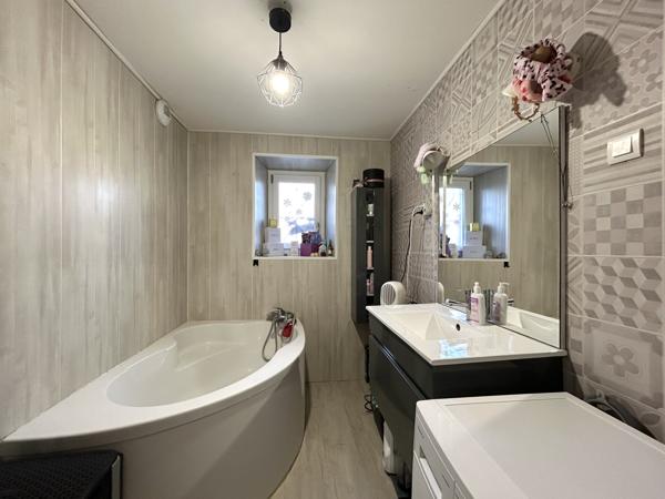 Five-bedroom longère-style house with garages, large plot of