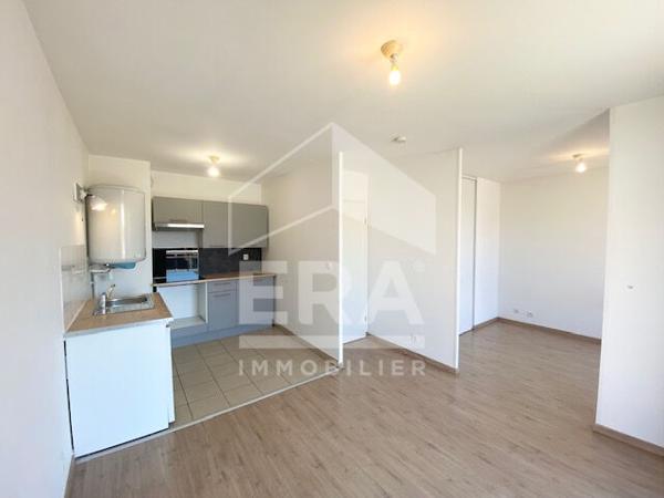 A louer  secteur Calais Mairie Appartement T1 Bis balcon + place de parking