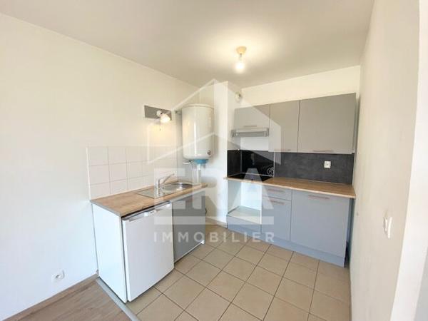 A louer  secteur Calais Mairie Appartement T1 Bis balcon + place de parking