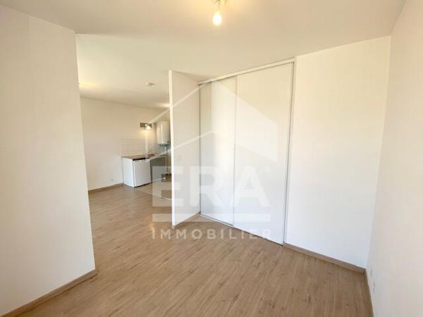 A louer  secteur Calais Mairie Appartement T1 Bis balcon + place de parking