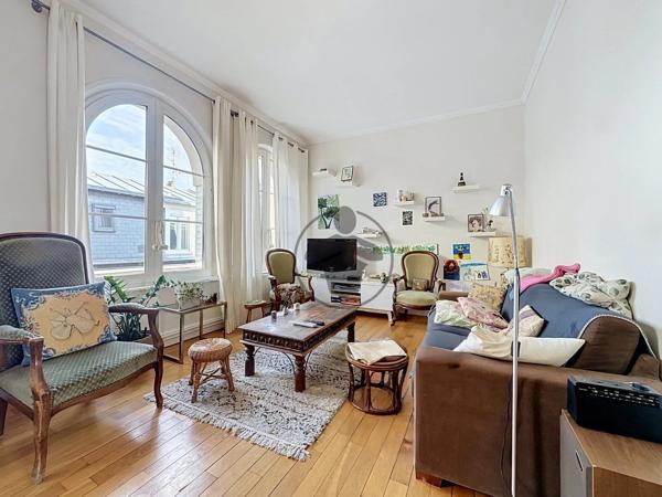 Vente                                                      Appartement
                        
                     5 pièces                      97 m2                     à Saint-Quentin