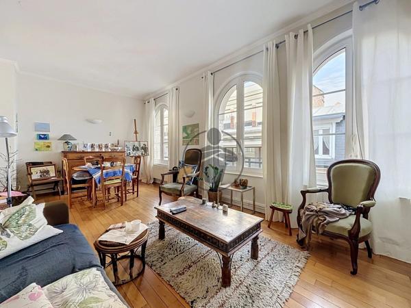 Vente                                                      Appartement
                        
                     5 pièces                      97 m2                     à Saint-Quentin