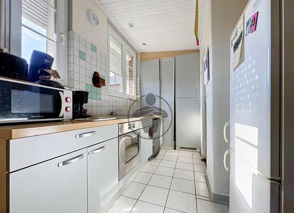 Vente                                                      Appartement
                        
                     5 pièces                      97 m2                     à Saint-Quentin