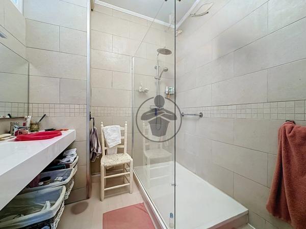 Vente                                                      Appartement
                        
                     5 pièces                      97 m2                     à Saint-Quentin