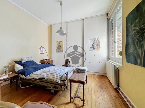 Vente                                                      Appartement
                        
                     5 pièces                      97 m2                     à Saint-Quentin