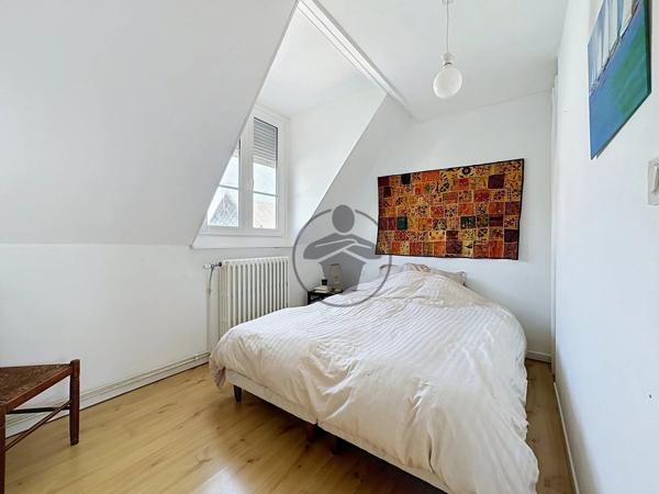 Vente                                                      Appartement
                        
                     5 pièces                      97 m2                     à Saint-Quentin