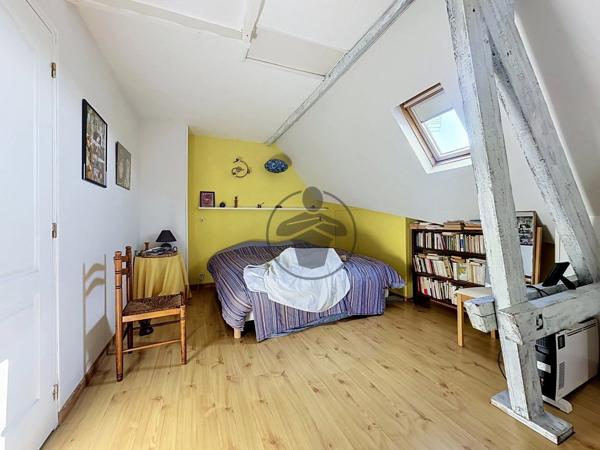Vente                                                      Appartement
                        
                     5 pièces                      97 m2                     à Saint-Quentin