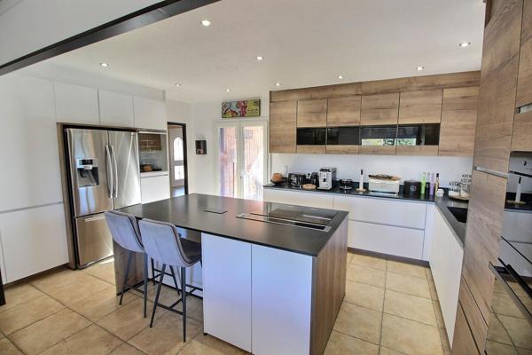 VILLA TYPE F5 DE 260 M² SUR TERRAIN 4 FACES AVEC PISCINE ET GARAGE