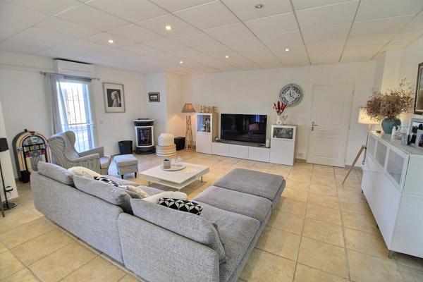 VILLA TYPE F5 DE 260 M² SUR TERRAIN 4 FACES AVEC PISCINE ET GARAGE