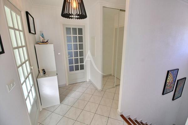 VILLA TYPE F5 DE 260 M² SUR TERRAIN 4 FACES AVEC PISCINE ET GARAGE