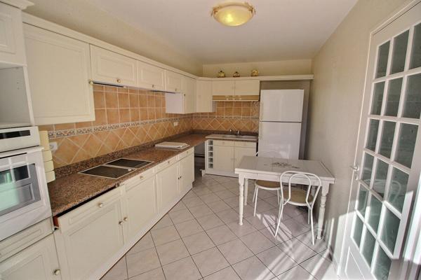 VILLA TYPE F5 DE 260 M² SUR TERRAIN 4 FACES AVEC PISCINE ET GARAGE