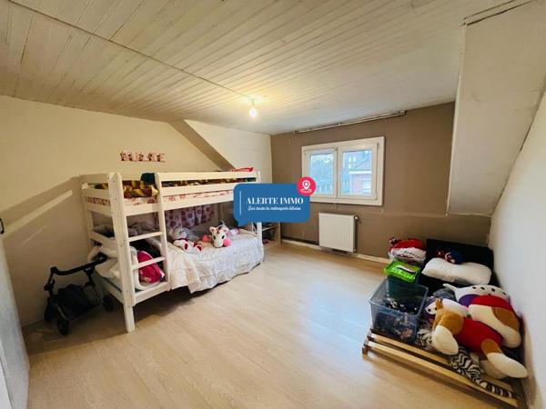 Maison 1930 de 114 m2 comprenant 4 chambres, un extérieur de 35 m2 et une petite dépendance de 4 m2
