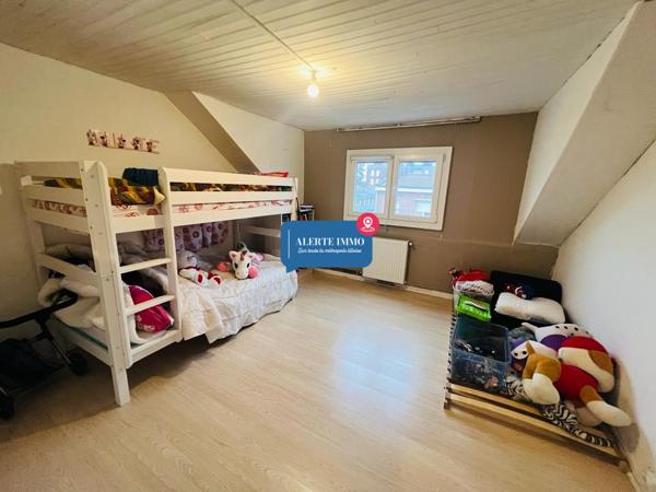 Maison 1930 de 114 m2 comprenant 4 chambres, un extérieur de 35 m2 et une petite dépendance de 4 m2