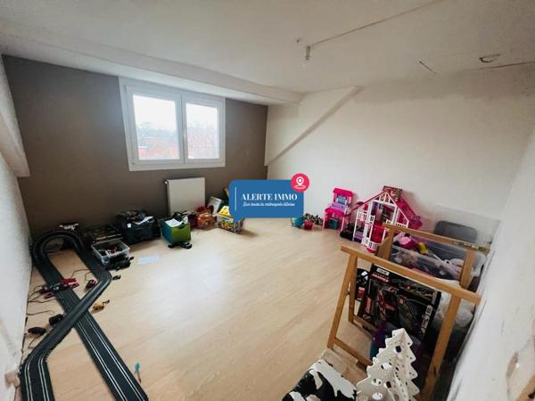 Maison 1930 de 114 m2 comprenant 4 chambres, un extérieur de 35 m2 et une petite dépendance de 4 m2