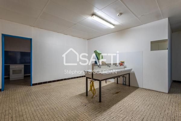 Bâtiment industriel/commercial avec bureaux, Exincourt