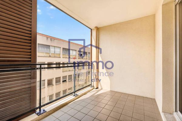 Appartement 3 pièces                                        - 69007 LYON Réf : 21790