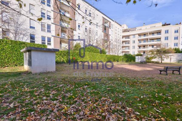 Appartement 3 pièces                                        - 69007 LYON Réf : 21790