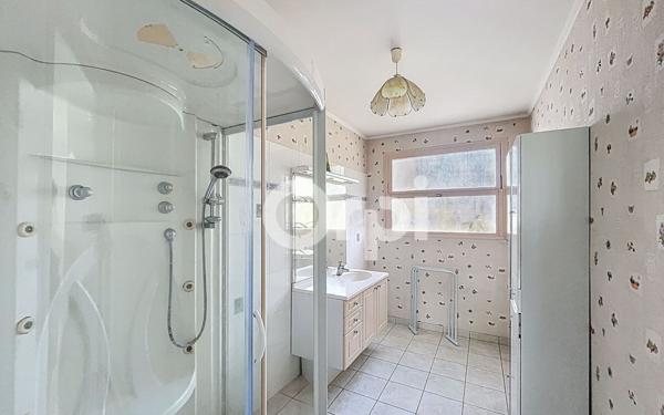 Maison à louer    5 pièces •  Trélissac