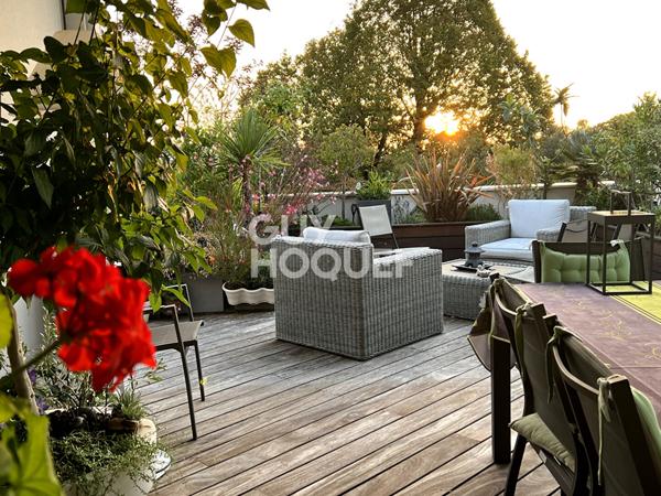 À vendre : Appartement spacieux de 5 pièces à La Rochelle avec 95m² de terrasses, garage, deux place de stationnement, deux caves La Genette