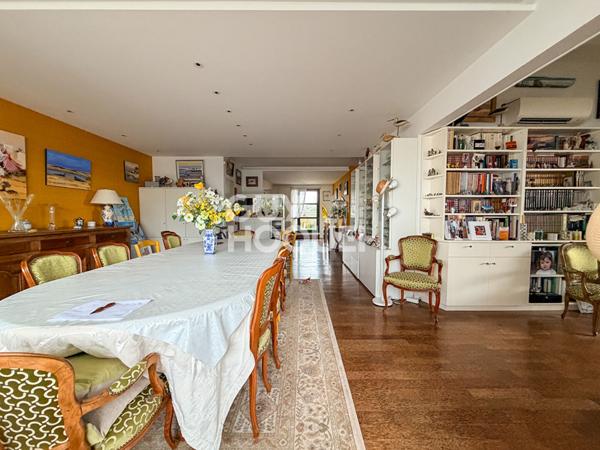 À vendre : Appartement spacieux de 5 pièces à La Rochelle avec 95m² de terrasses, garage, deux place de stationnement, deux caves La Genette