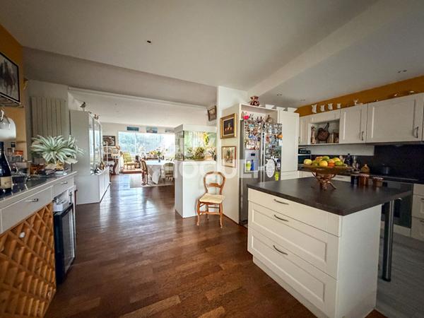 À vendre : Appartement spacieux de 5 pièces à La Rochelle avec 95m² de terrasses, garage, deux place de stationnement, deux caves La Genette