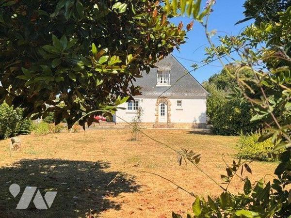 A vendre maison à MOELAN SUR MER (29)

À la sortie du bourg, maison comprenant une entrée, un...