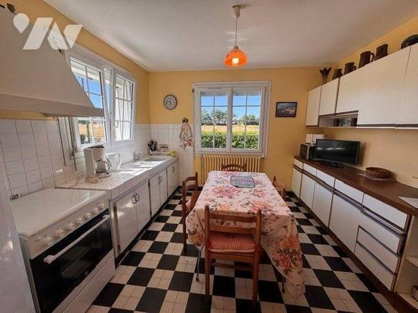 A vendre maison à MOELAN SUR MER (29)

À la sortie du bourg, maison comprenant une entrée, un...