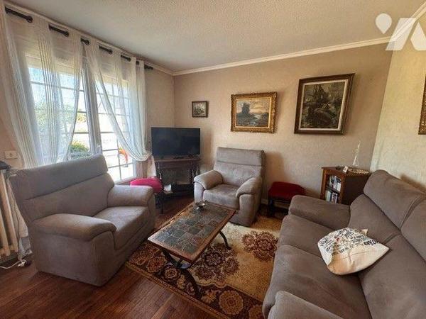 A vendre maison à MOELAN SUR MER (29)

À la sortie du bourg, maison comprenant une entrée, un...