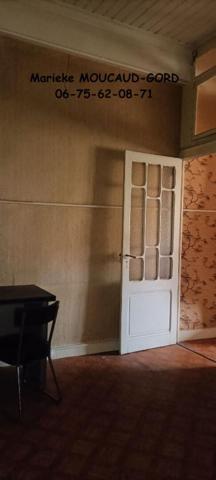 En plein centre de Beauzac 43590 maison de ville traversante ((deux entrées possibles) 270m² dont 132m² habitables 4 chambres