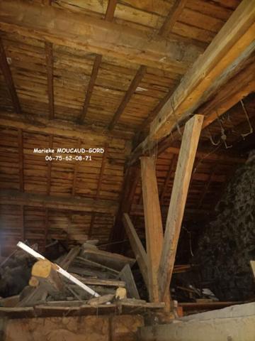 En plein centre de Beauzac 43590 maison de ville traversante ((deux entrées possibles) 270m² dont 132m² habitables 4 chambres