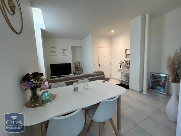 Appartement à louer 2 pièces 47m² Laval (53000)