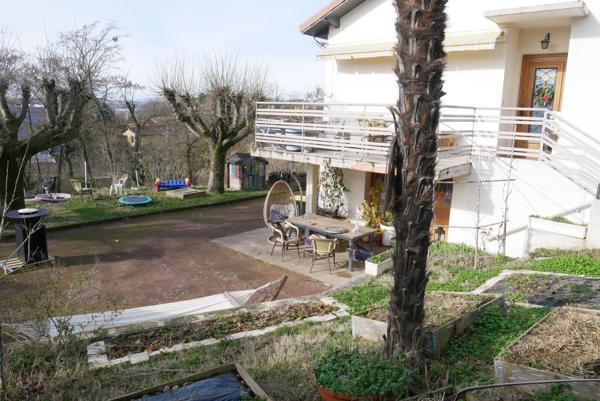 FEYZIN Maison mitoyenne avec sous-sol complet