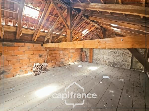 Garage de 70m² plus 28m² de mezzanine, tout à l'égout, eau et electricité, rare, centre ville Agen