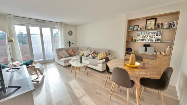 Appartement F3 dans résidence recherchée, proche du centre-ville et de la gare.
