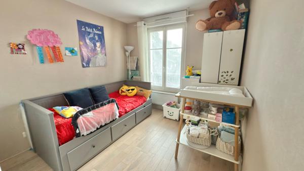 Appartement F3 dans résidence recherchée, proche du centre-ville et de la gare.