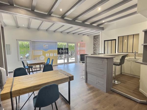 Valras-Plage (34350) Local commercial bail tout commerce dans la rue piétonne de Valras Plage