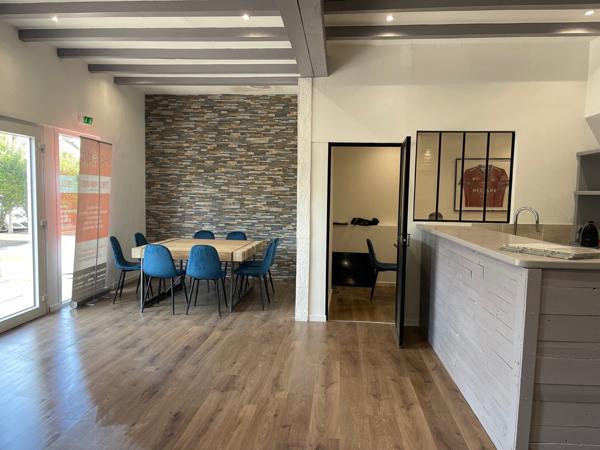 Valras-Plage (34350) Local commercial bail tout commerce dans la rue piétonne de Valras Plage