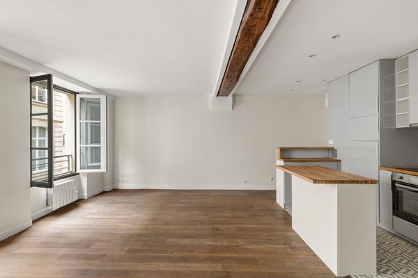 Rue Chapon - Duplex rénové et climatisé au coeur du Marais - PARIS
